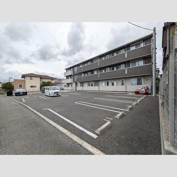 パストラル 駐車場