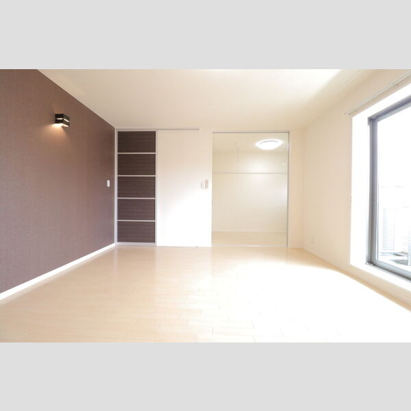 ピラタス　ⅩⅡ 洋室・サービスルーム