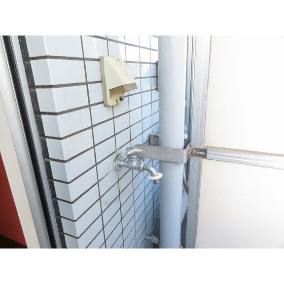 エレガンス綾瀬６0304号室 室外洗濯機置き場