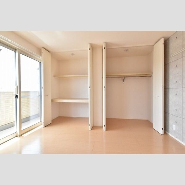 K・fines　B棟302号室 上段部も有効に使える広々クローゼット