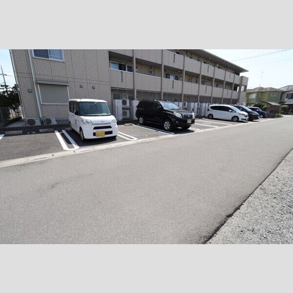 エーデルハイム 駐車場