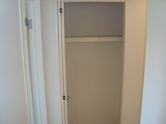 ベルクラージュ 廊下収納