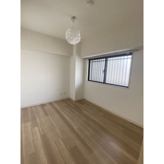 ロイヤルフラット野毛山弐番館 リビング