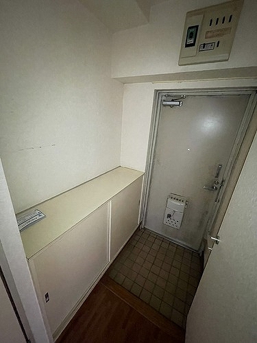 ＭＡＣ武蔵砂川コート 玄関　※内装前／2026年03月撮影