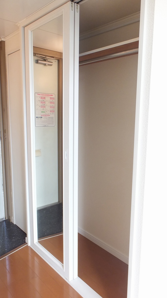 レオパレスグランシャリオ102号室 クローゼット