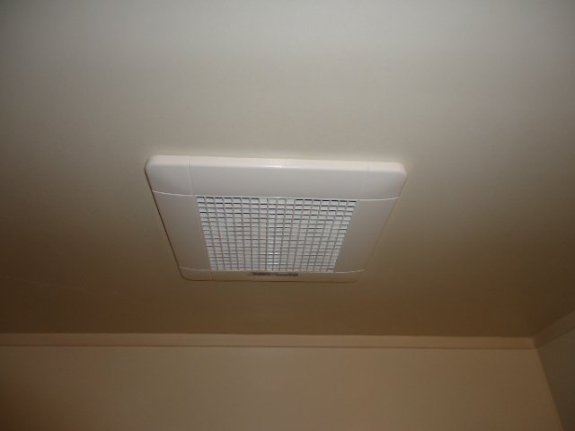 グランドール205号室 浴室換気扇