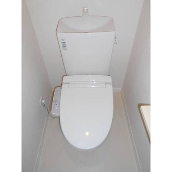 アリュール0102号室 トイレ