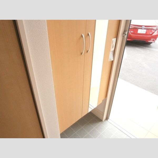 フルールベルテ二番館203号室 ♪シューズボックス(トールタイプ)♪