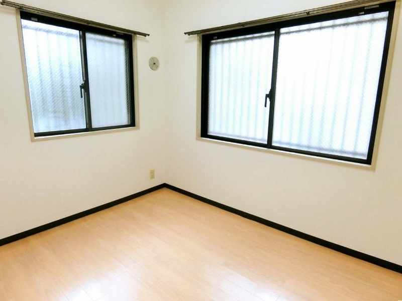 ドミシル池袋1階 収納たっぷりの洋室