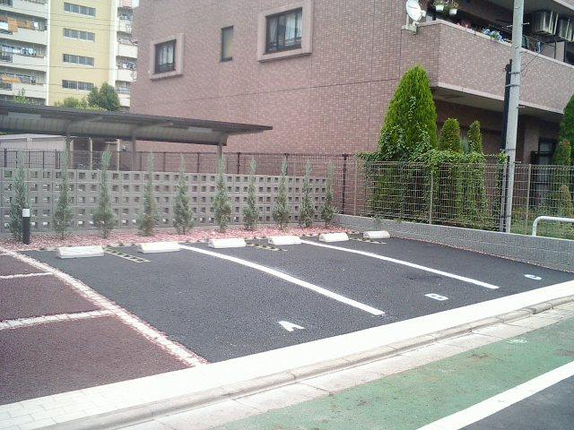 ソレイユルージュ2階 駐車場
