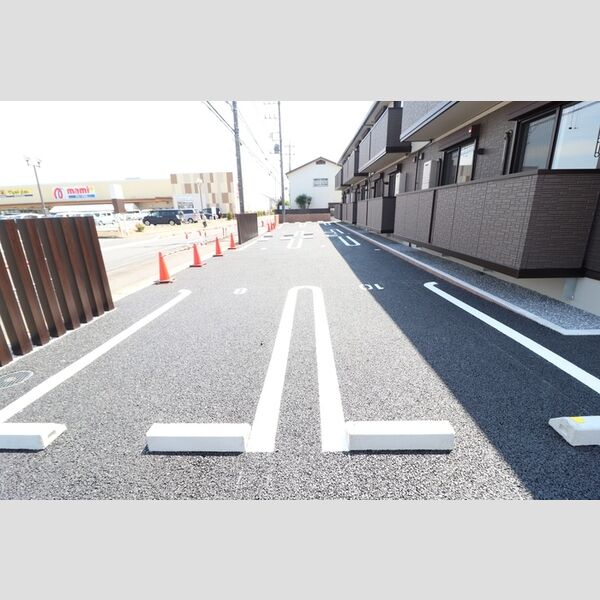 アヴェール 駐車場