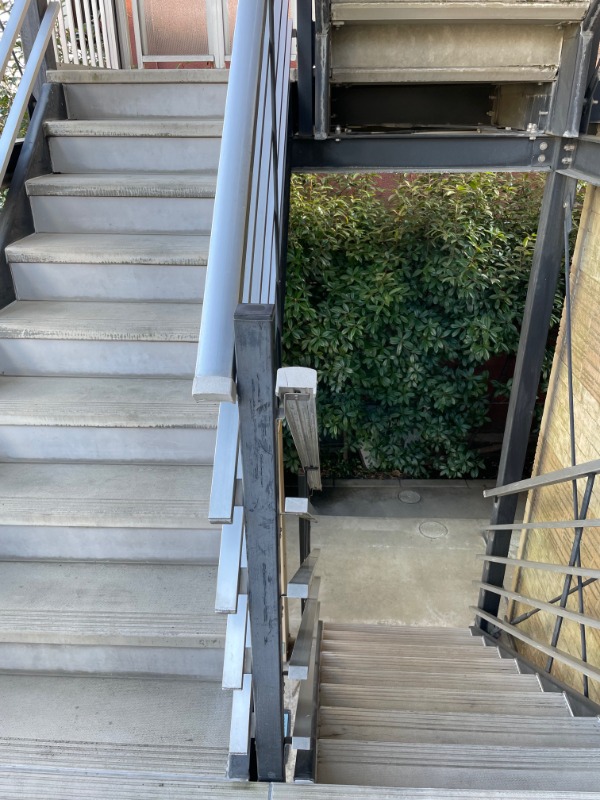 ラウンジ石神井台3階 階段