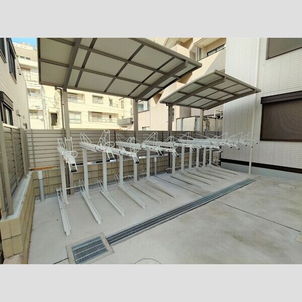 Auspicious　House 駐輪場