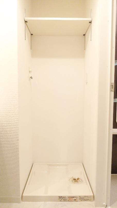 プライムアーバン中野上高田304号室 ※同タイプ303号室（間取り反転）撮影