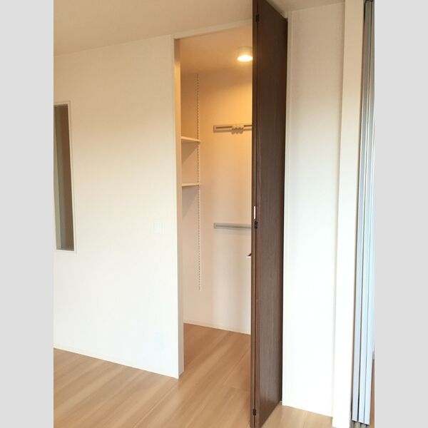 Anjewel ワンステップクローゼットなので 用途に合わせてステップの高さを変えられます♪  南洋室