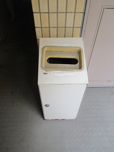 メゾン・ド・エクセレ2階 ゴミ箱