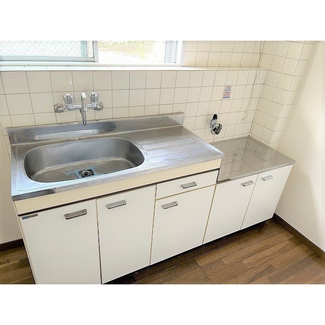 ウモーレ（UMOORE）0101号室 キッチン