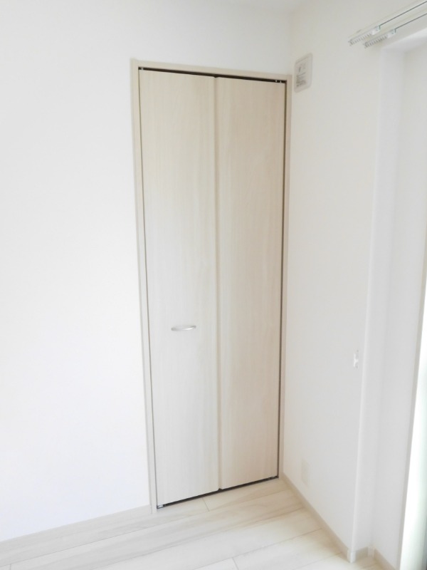 Lily東中山 クローゼット