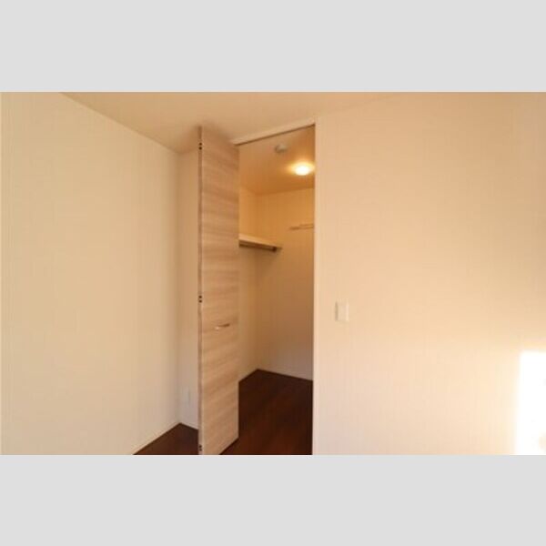 ウエスト レジデンス ウォークインクローゼット