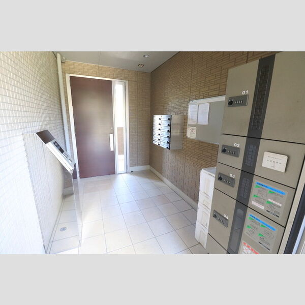 プラムスクエア302号室 エントランス(オートロック・集合ポスト・宅配ボックス)