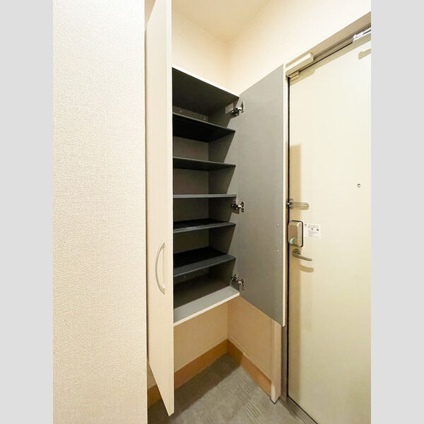 シャルマン高野台　B103号室 シューズボックス