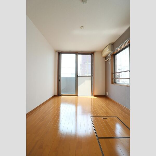 サンウィングS Ⅱ208号室 キッチン側洋室