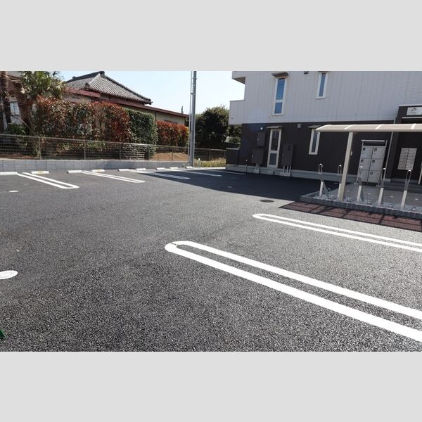 ルピナスⅤ 駐車場