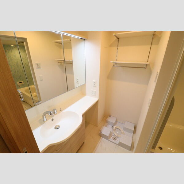 ヤフォール302号室 洗面室