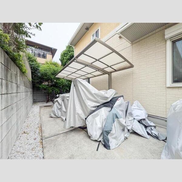 アストルム 駐輪場