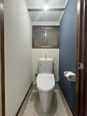 緑風の戸建 スタイリッシュな内装のトイレ。新設です。