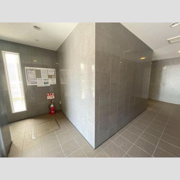 ハック北戸田クレシア ロビーとエレベーターホール