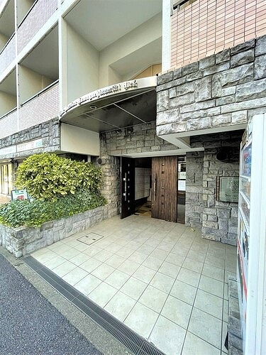 ライオンズマンション川口並木第２ エントランス外観　※リフォーム後2022年4月撮影