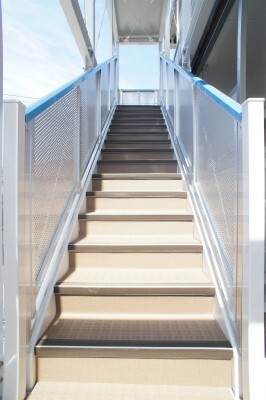 リブリ・フォレスト南浦和1階 階段