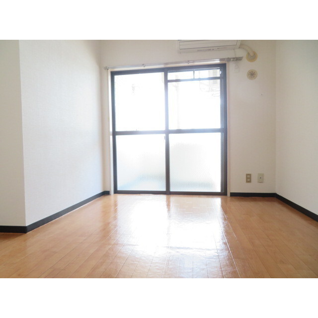 西新宿第2ローヤルコーポ齋藤ビル リビング