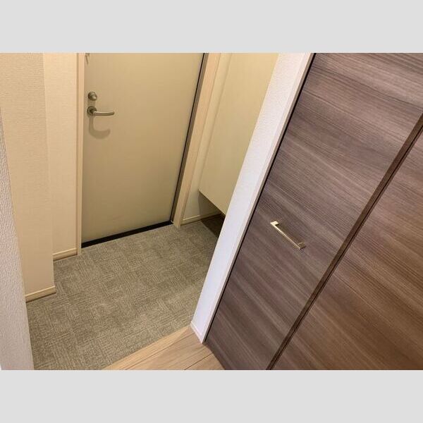 Lotus305号室 玄関