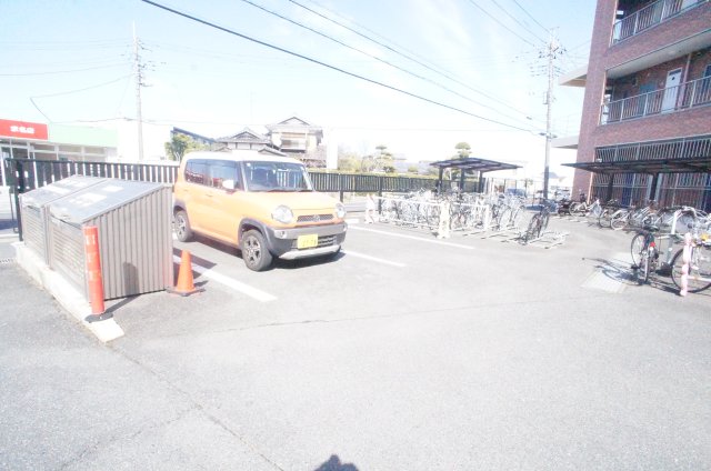 コーポニッコー 駐車場