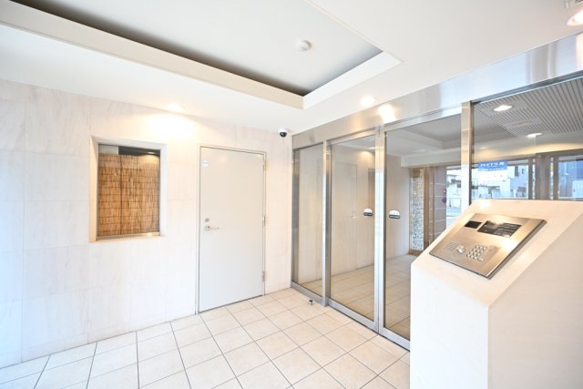 プレール・ドゥーク北新宿2階 エントランス