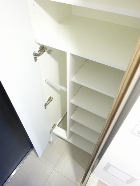 ＡＺＥＳＴ関内204号室 収納