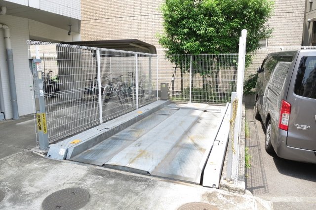 プライムアーバン長原上池台302号室 駐車場