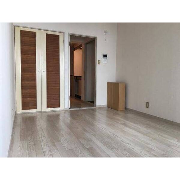 メゾン・ド・アンピール0207号室 リビング