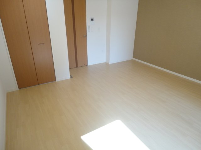 ＢＥＬＬ　ＧＲＡＣＥ（ベル　グラース） 洋室(１０帖)