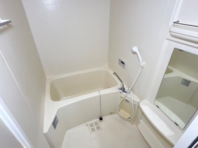 サンタプレイス201号室 バス