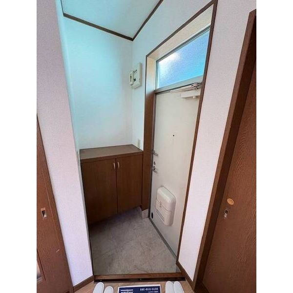 第2米倉ハイツ0102号室 玄関