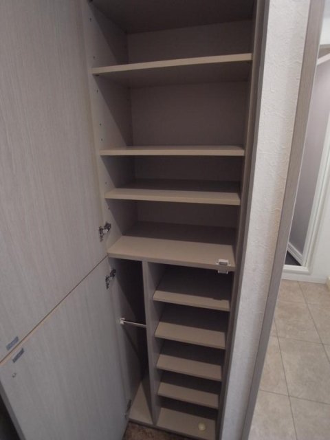 サニーヴェイル弘明寺 靴入