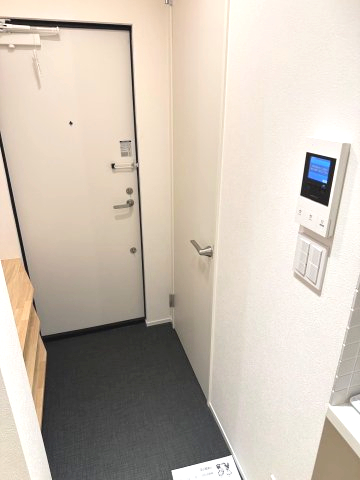 trias220402号室 玄関