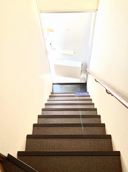 レオパレスゼオン 玄関