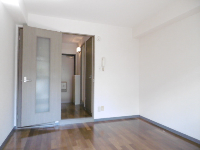 ルミエール八王子 居室1