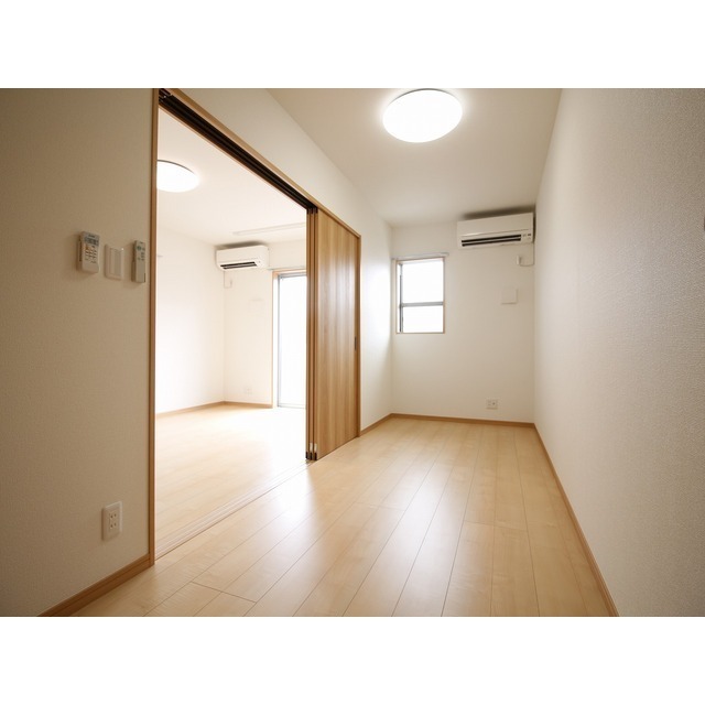 クレール 在家町102号室 内観