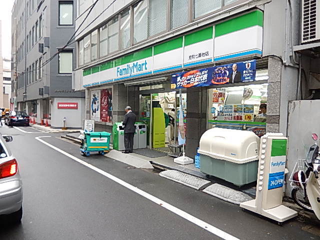 グランド・ガーラ日本橋兜町 【コンビニエンスストア】ファミリーマート　兜町七番地店まで142ｍ