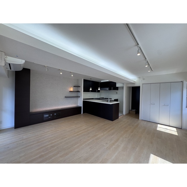藤和ハイタウン新宿711号室 リビング　18.1帖　7月10日撮影